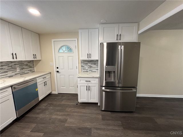 107 Colonial Drive, Cicero, NY 13212