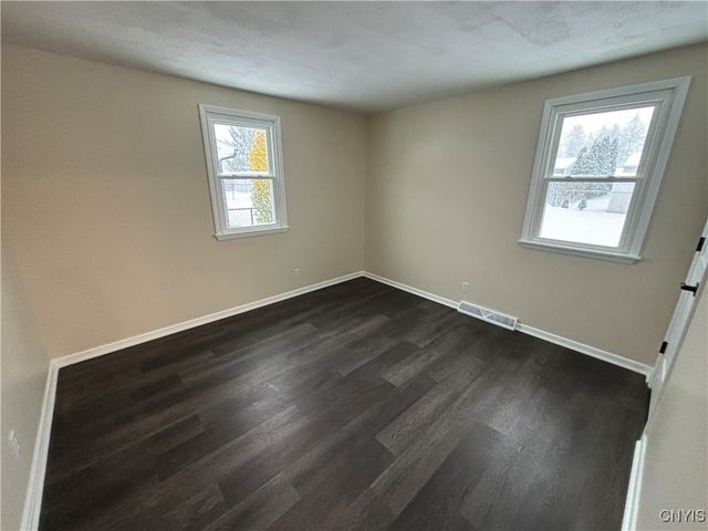 107 Colonial Drive, Cicero, NY 13212