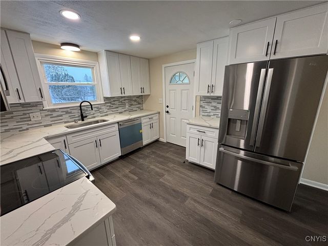 107 Colonial Drive, Cicero, NY 13212