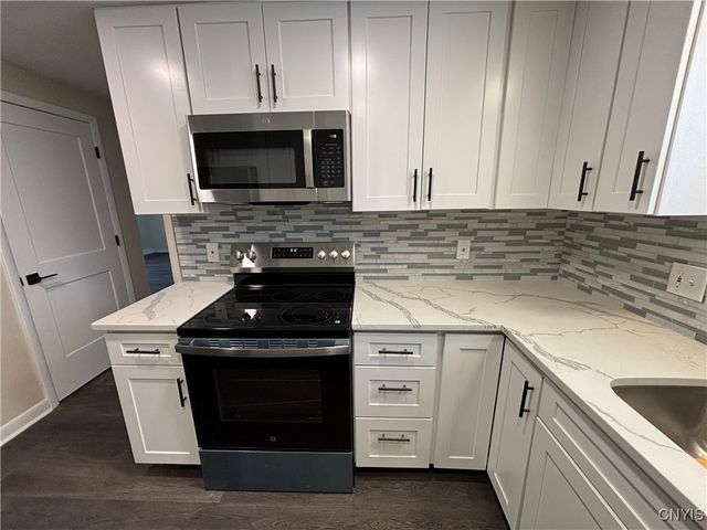 107 Colonial Drive, Cicero, NY 13212