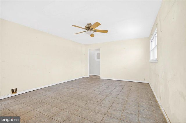 32 W MEYRAN AVE, Somers Point, NJ 08244