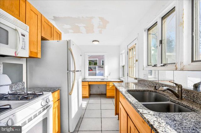 32 W MEYRAN AVE, Somers Point, NJ 08244