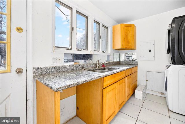 32 W MEYRAN AVE, Somers Point, NJ 08244