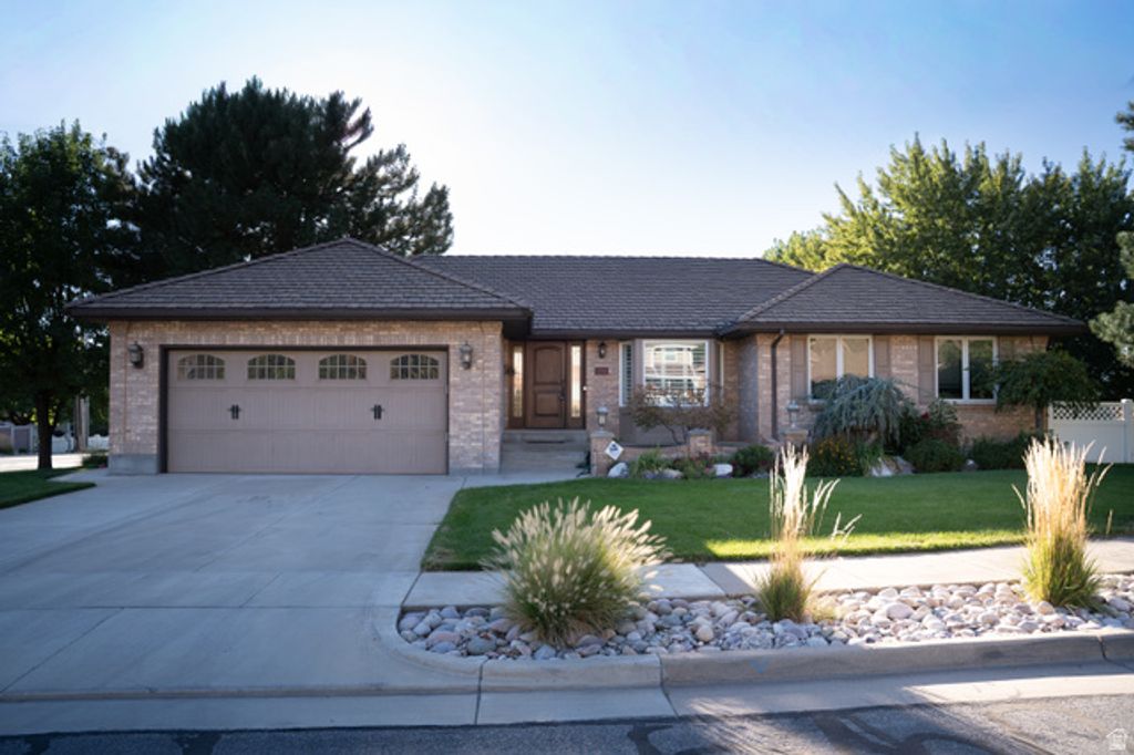 294 W JENNINGS LN, Centerville, UT 84014 — exterior