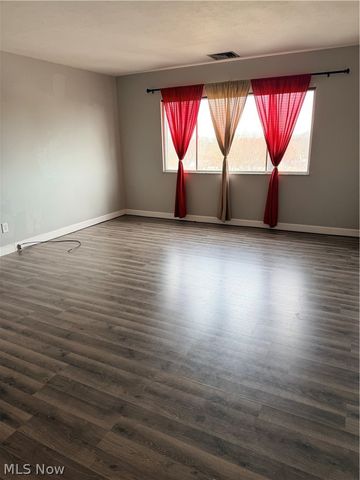 20333 Detroit Road, Rocky River, OH 44116