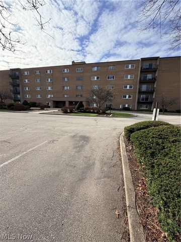 20333 Detroit Road, Rocky River, OH 44116