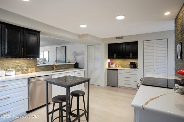 1101 S Miramar Avenue 201, Indialantic, FL 32903