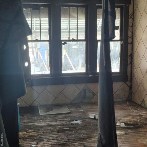 2536 Leslie Street, Detroit, MI 48238