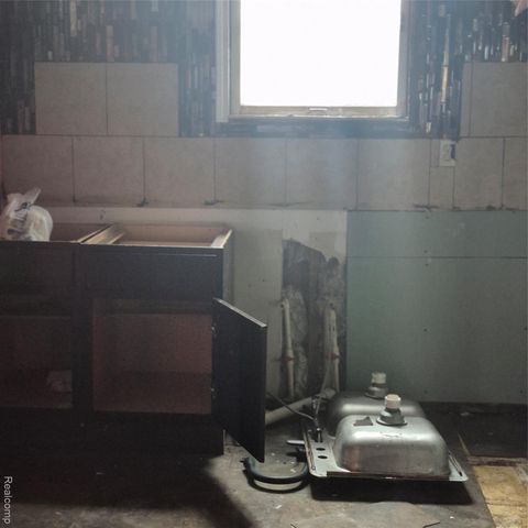 2536 Leslie Street, Detroit, MI 48238