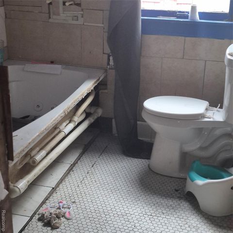 2536 Leslie Street, Detroit, MI 48238