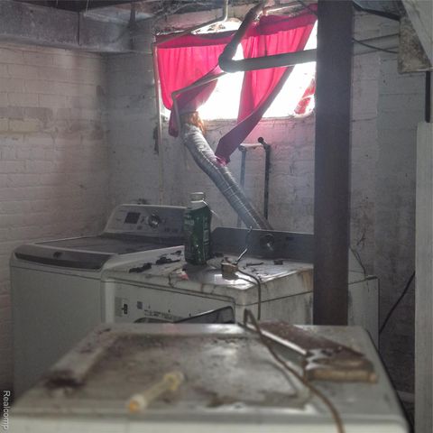 2536 Leslie Street, Detroit, MI 48238