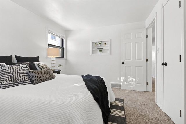 1554 CHARLES STREET, Green Bay, WI 54302