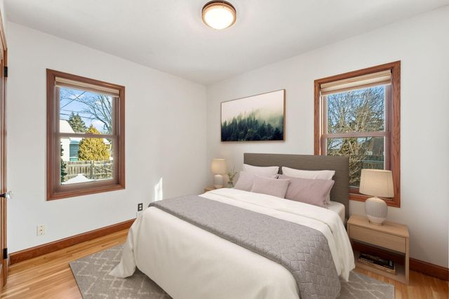 1285 Roselawn Avenue W, Roseville, MN 55113