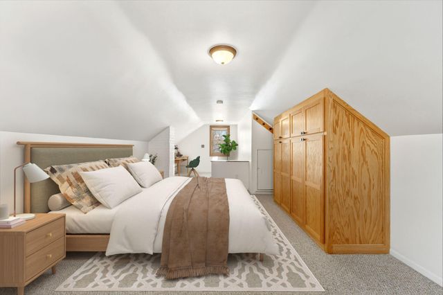 1285 Roselawn Avenue W, Roseville, MN 55113