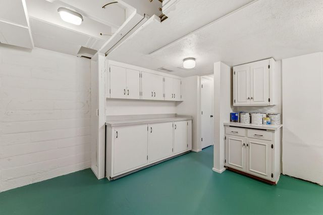 1285 Roselawn Avenue W, Roseville, MN 55113