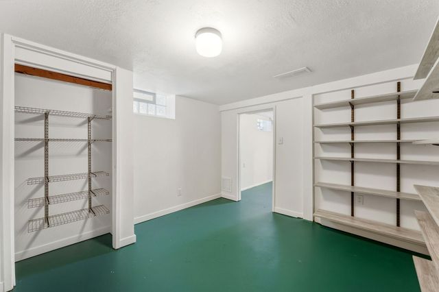 1285 Roselawn Avenue W, Roseville, MN 55113