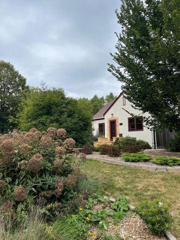 1285 Roselawn Avenue W, Roseville, MN 55113