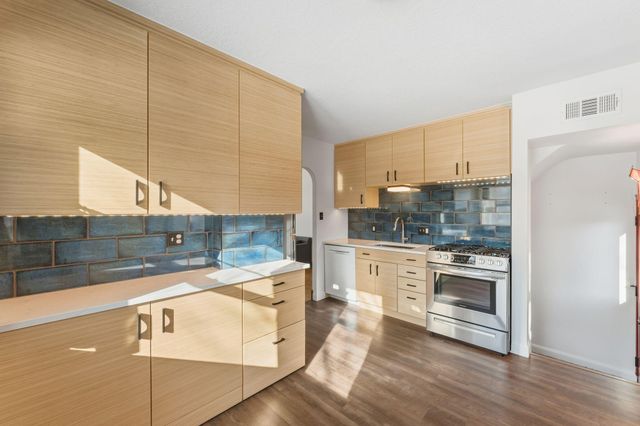 1285 Roselawn Avenue W, Roseville, MN 55113