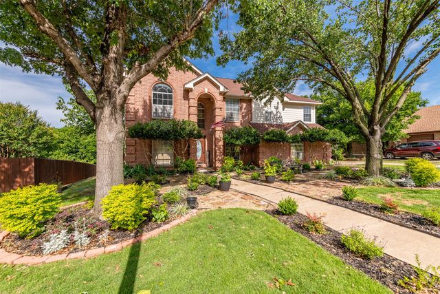 8805 Hidden Hill Drive, Fort Worth, TX 76179