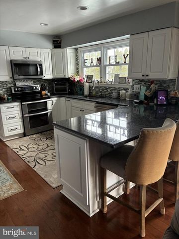 14 ABBOTSFORD DR, Marlton, NJ 08053