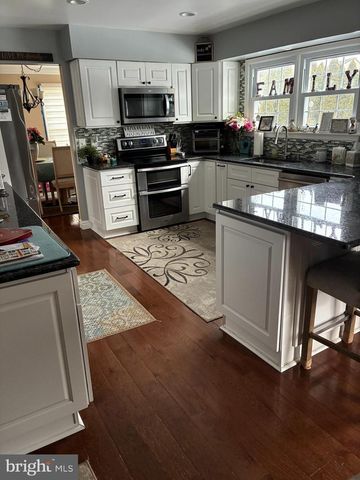 14 ABBOTSFORD DR, Marlton, NJ 08053