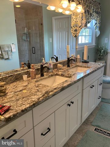14 ABBOTSFORD DR, Marlton, NJ 08053