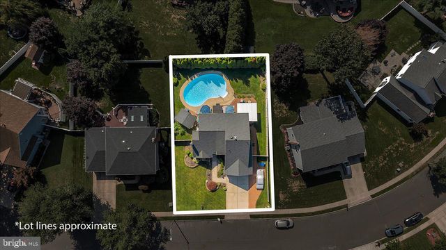 14 ABBOTSFORD DR, Marlton, NJ 08053