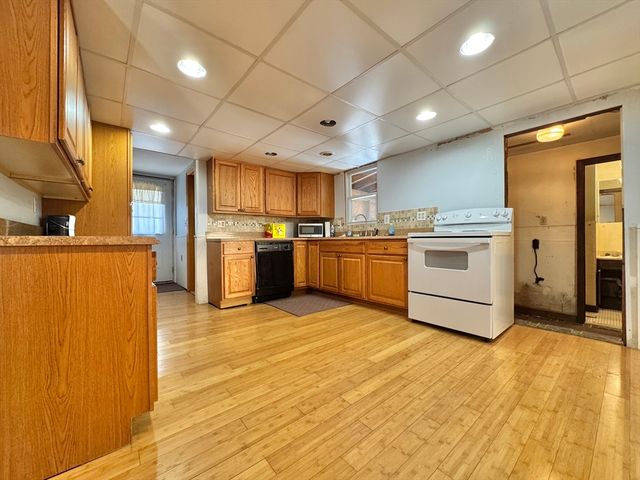 28 Boston Rd, Andover, MA 01810