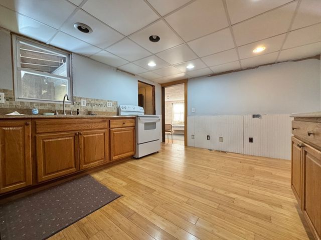 28 Boston Rd, Andover, MA 01810