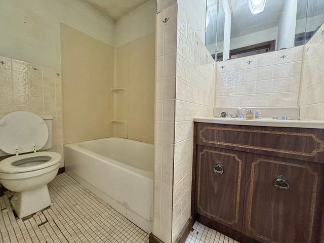 28 Boston Rd, Andover, MA 01810