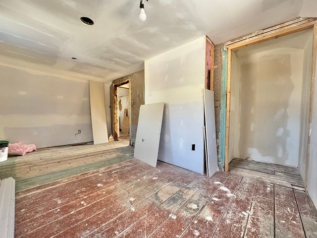 28 Boston Rd, Andover, MA 01810