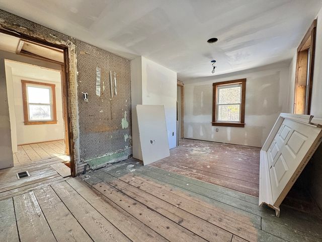 28 Boston Rd, Andover, MA 01810