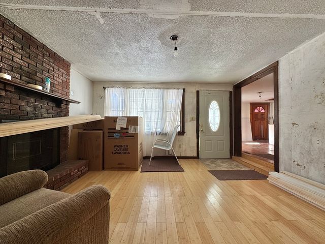 28 Boston Rd, Andover, MA 01810