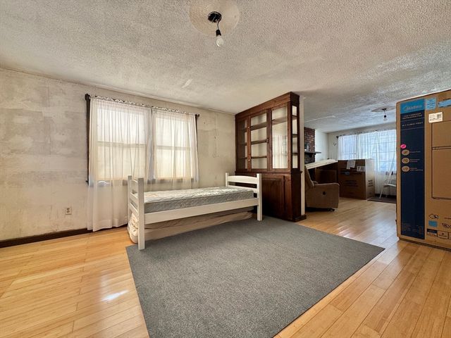 28 Boston Rd, Andover, MA 01810