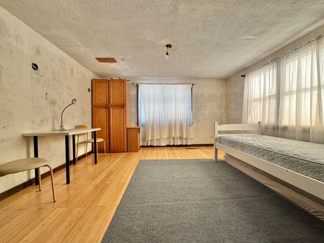 28 Boston Rd, Andover, MA 01810