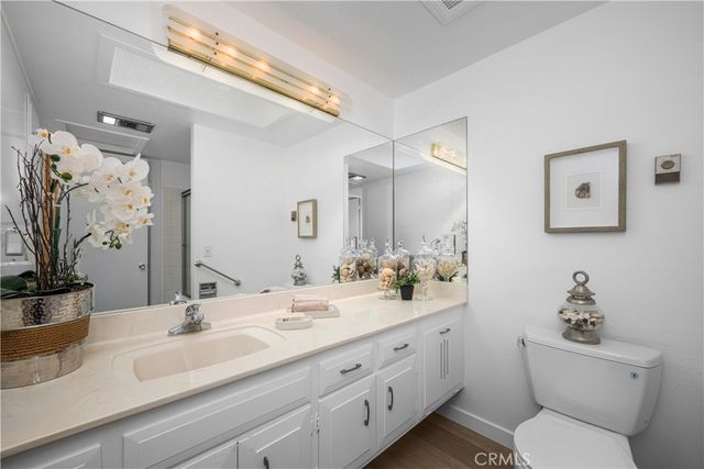 1281 Knollwood 44L, Seal Beach, CA 90740