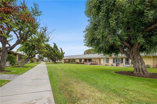 1281 Knollwood 44L, Seal Beach, CA 90740
