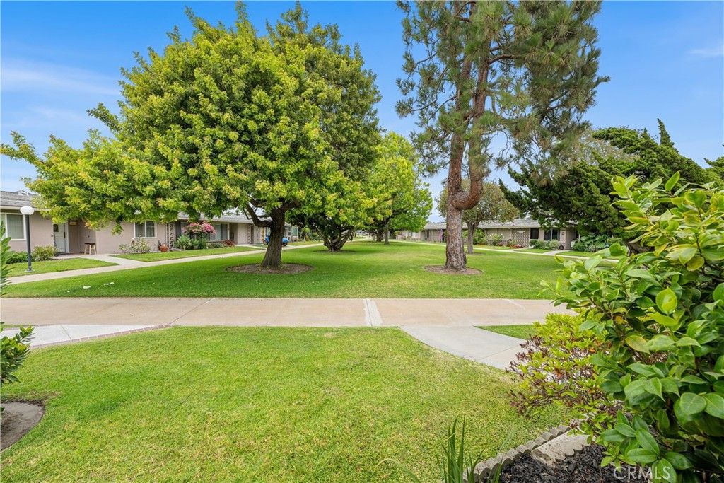 Image 2 of property listing at 1281 Knollwood 44L, Seal Beach, CA 90740