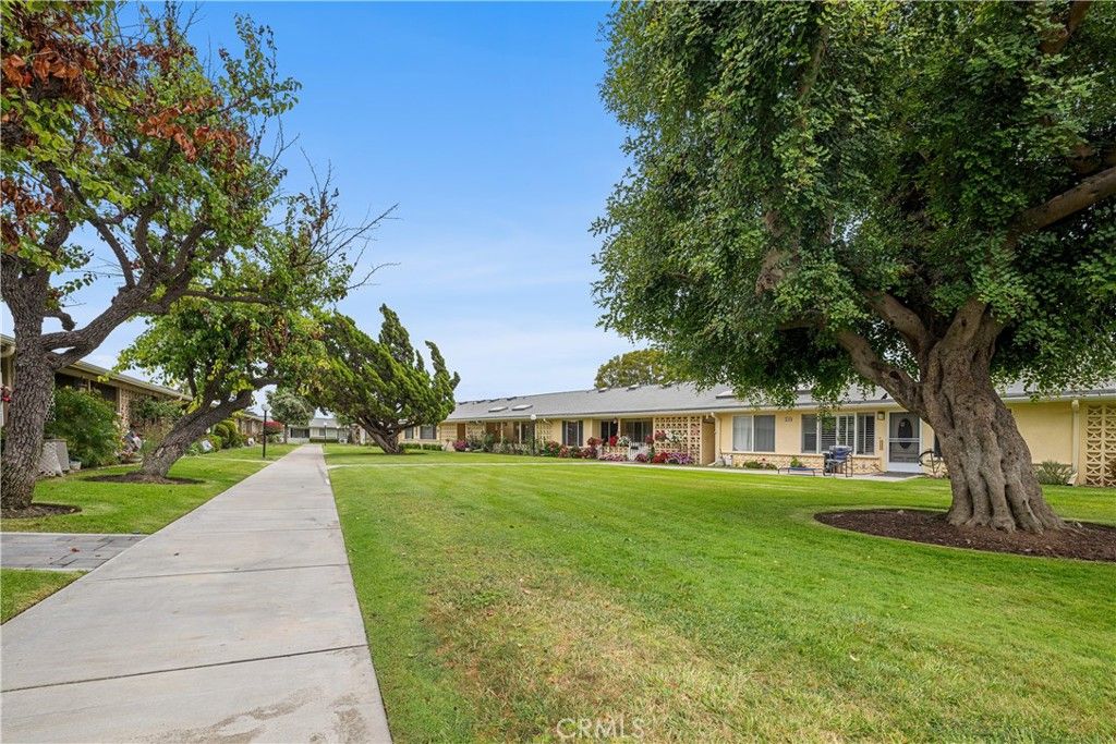 Image 3 of property listing at 1281 Knollwood 44L, Seal Beach, CA 90740