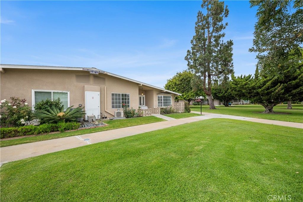 Image 4 of property listing at 1281 Knollwood 44L, Seal Beach, CA 90740