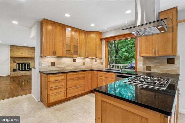 8026 CYPRESS GROVE LN, Cabin John, MD 20818