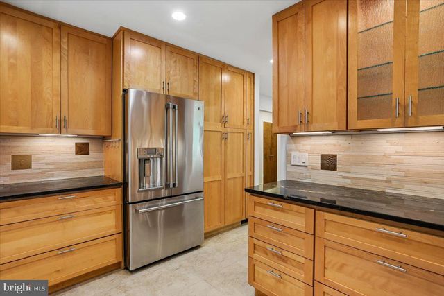 8026 CYPRESS GROVE LN, Cabin John, MD 20818