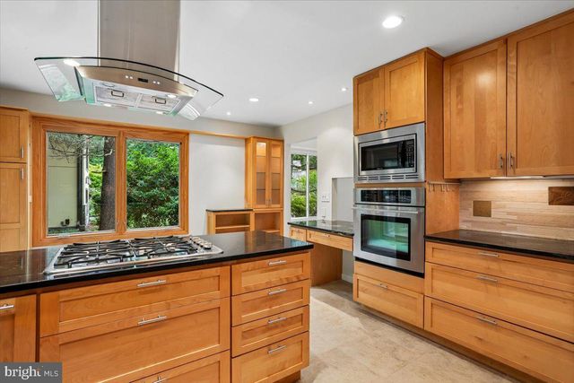 8026 CYPRESS GROVE LN, Cabin John, MD 20818