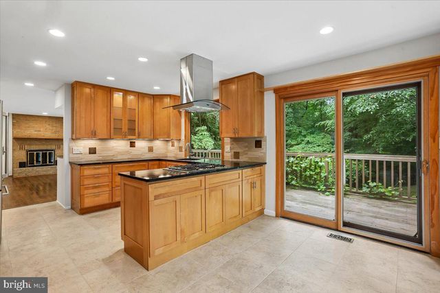 8026 CYPRESS GROVE LN, Cabin John, MD 20818