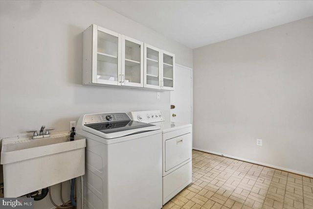 8026 CYPRESS GROVE LN, Cabin John, MD 20818