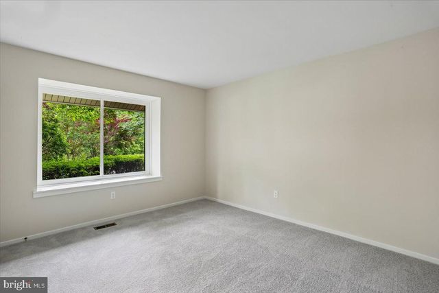 8026 CYPRESS GROVE LN, Cabin John, MD 20818