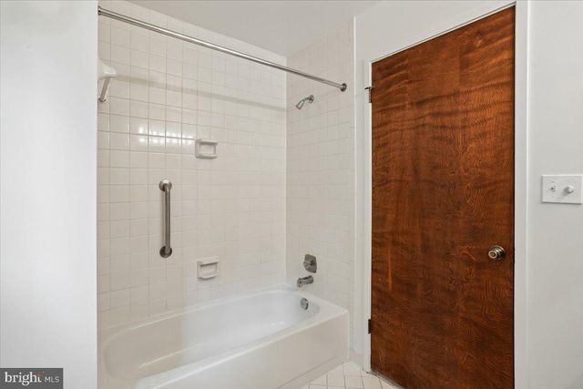 8026 CYPRESS GROVE LN, Cabin John, MD 20818