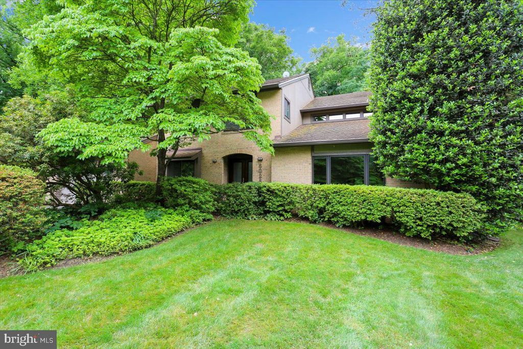 8026 CYPRESS GROVE LN, Cabin John, MD 20818
