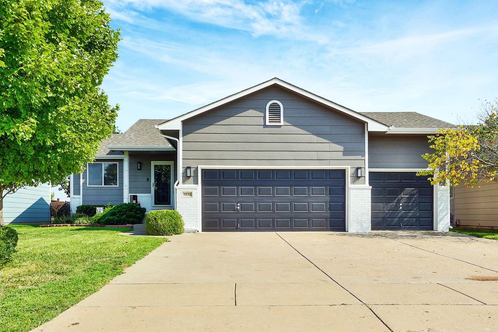 2225 S Milstead Ct, Wichita, KS 67209