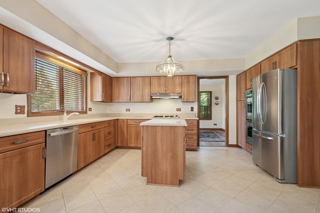 26 Beechnut Drive, South Barrington, IL 60010